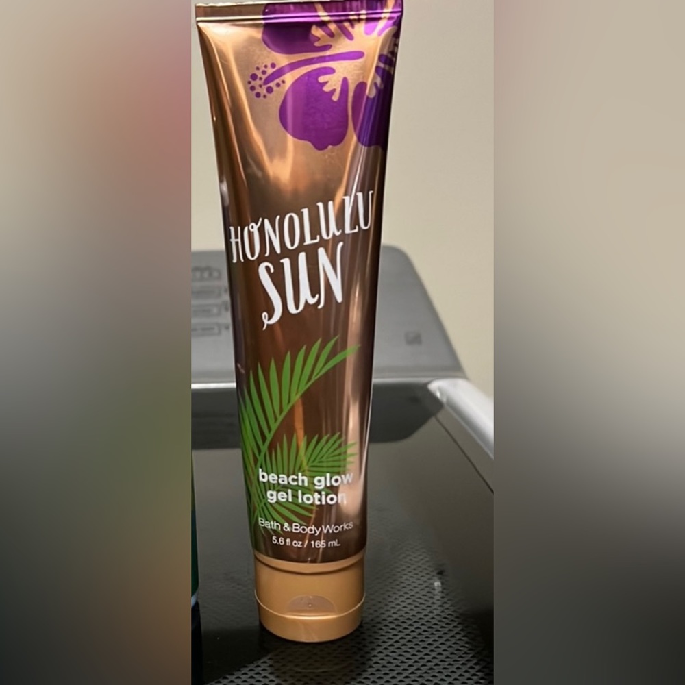 Bath and Body works glow lotion